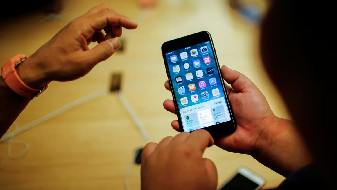 Some iPhone users eligible for $349 in lawsuit settlement payout over audio issues